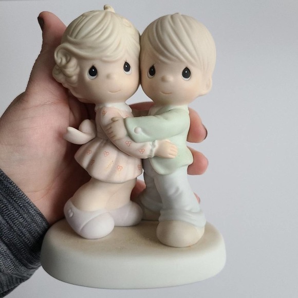 Precious Moments Figurine - Hug One Another - Picture 2 of 6